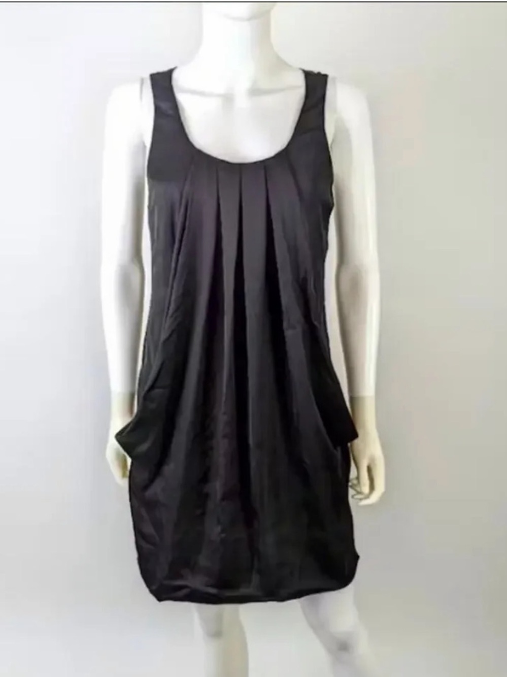 H&M Black Sleeveless Pleated Front Dress